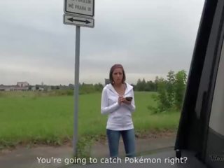 Σούπερ Καυτά pokemon κυνηγός με πλούσιο στήθος μωρό πεπεισμένος να γαμώ ξένος σε driving βαν